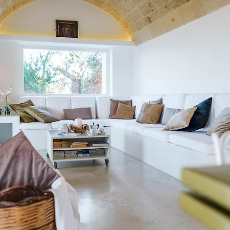 Villa Kyvos 10, Emma