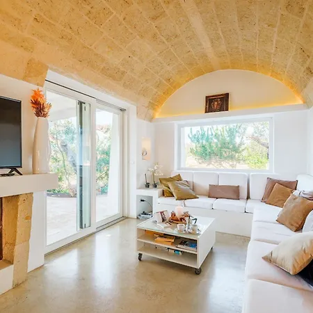 Kyvos 10, Emma Villa Santa Maria di Leuca